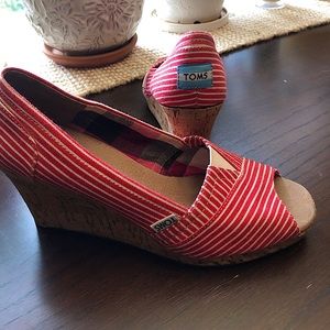 Tom’s wedges size 9